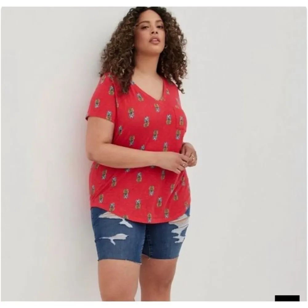 Torrid red pineapple 2x v-neck curvy girl classic fit tee